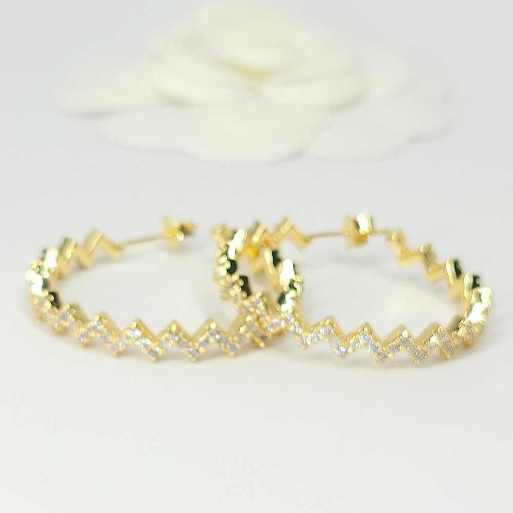 NEW Pave CZ Diamond Zigzag Hoop Huggie Earrings - Picture 2 of 9